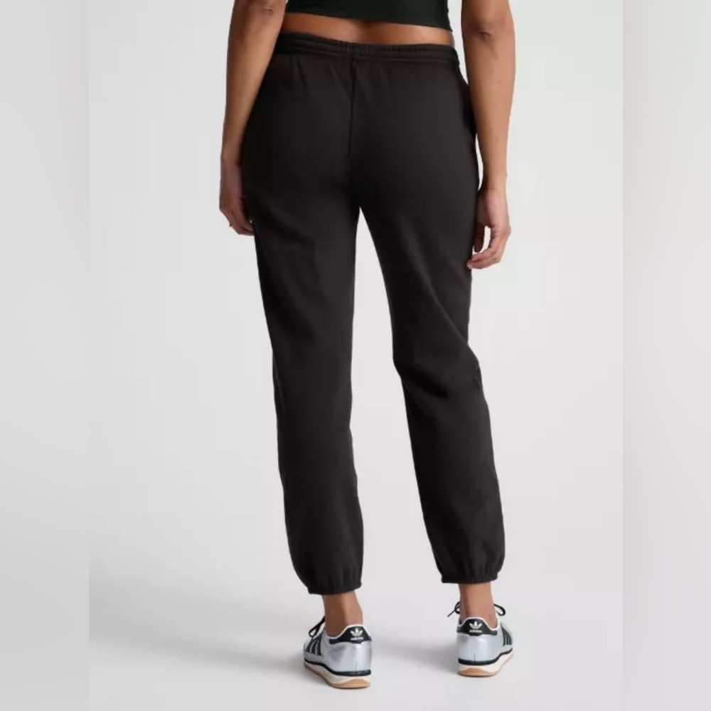 NWT Beyond Yoga LuxeFleece Mid Rise Jogger Sweatpants Black Medium - Picture 7 of 16